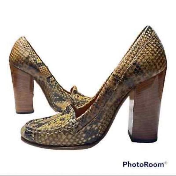 ✨ Bernardo Snake Skin Chunk Heel ✨ - Picture 2 of 7